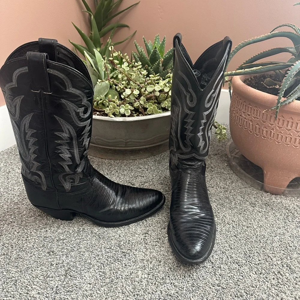 Justin Boots Black Leather Western Boots. - Picture 3 of 6